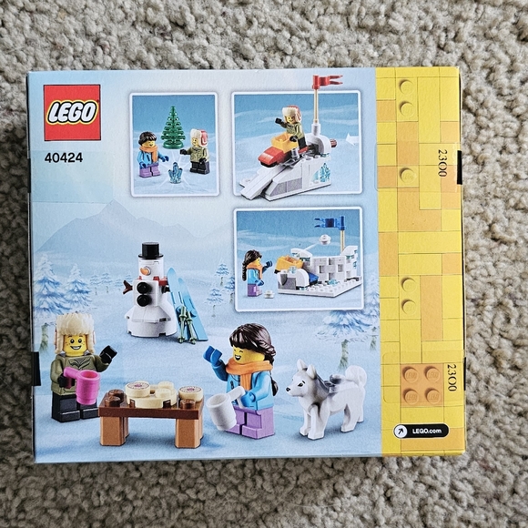 Lego Set 40424 Winter Fun Small Set - Picture 2 of 6